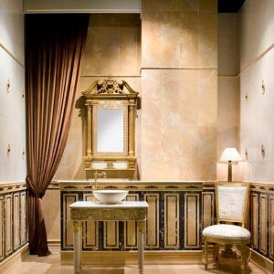 Bathroom tiles Ceramicas Aparici Statuario Gold
