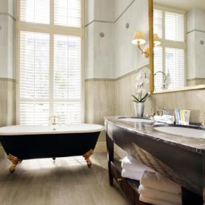 Bathroom tiles Ceramicas Aparici Wind Ivory